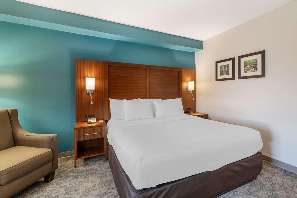 Comfort Inn Airport Manchester Room photo