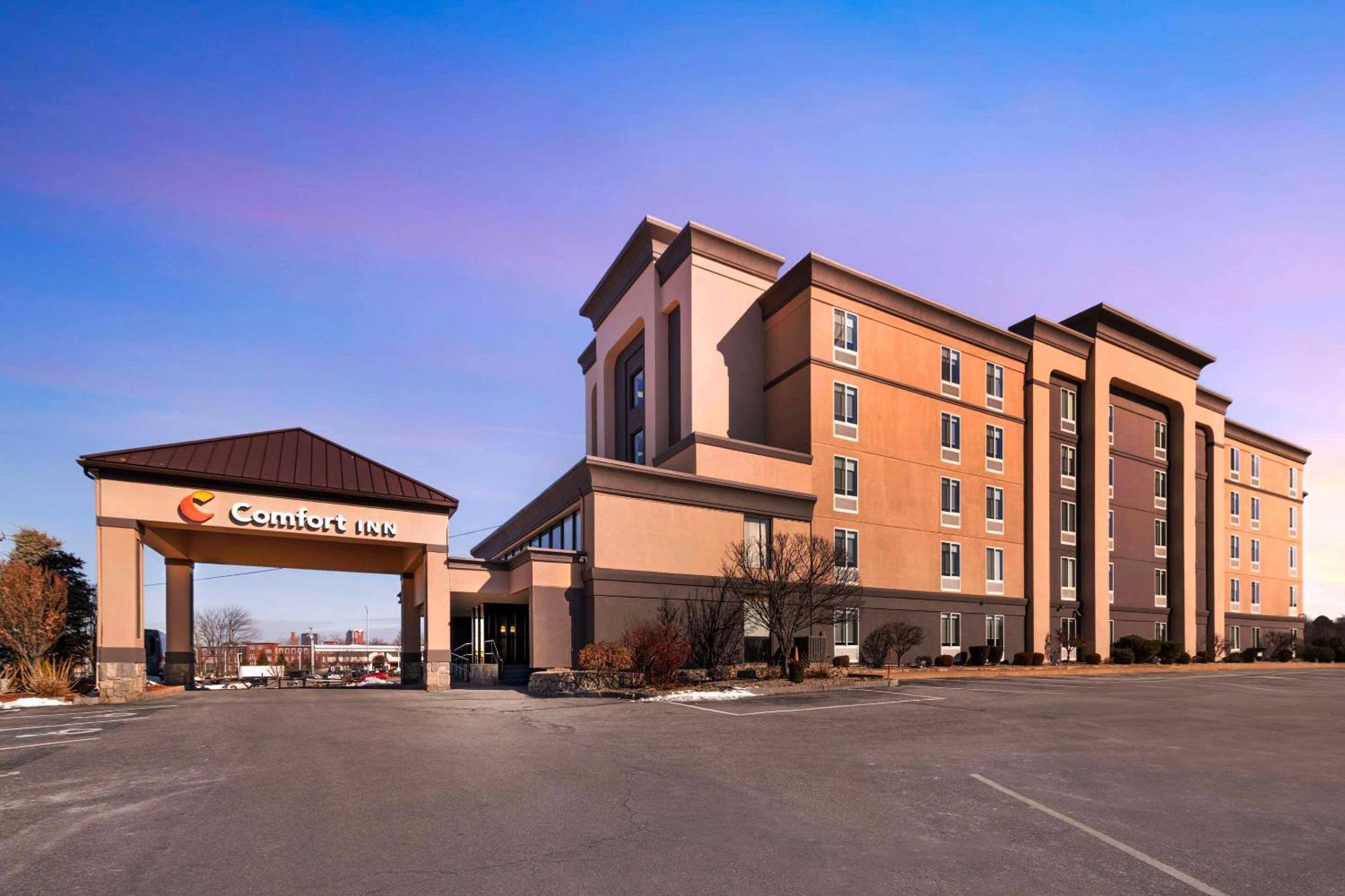 Comfort Inn Airport Manchester Exterior photo