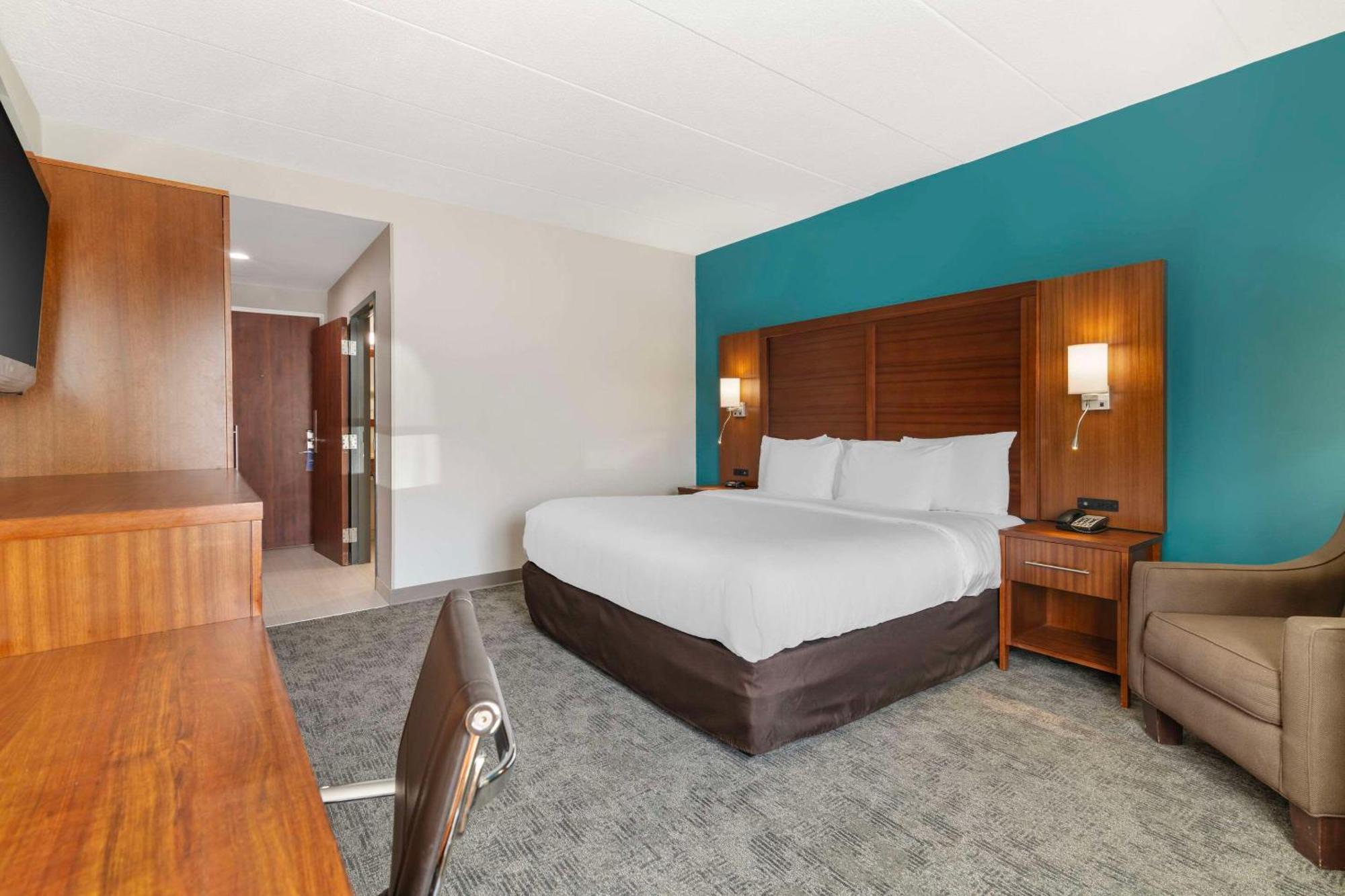 Comfort Inn Airport Manchester Exterior photo