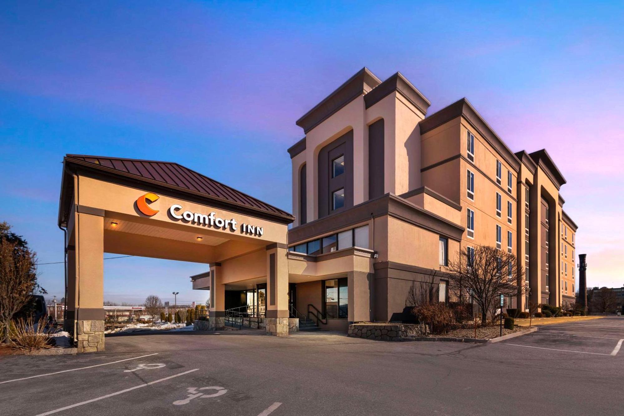 Comfort Inn Airport Manchester Exterior photo