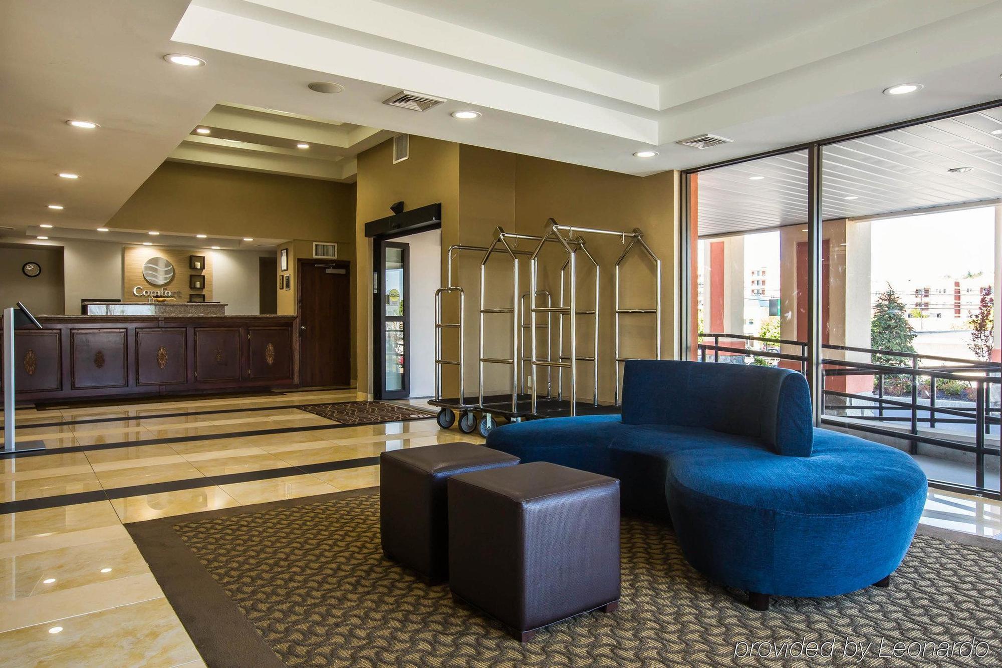 Comfort Inn Airport Manchester Exterior photo